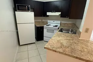 210 Lake Pointe Dr, Oakland Park, FL 33309 - Photo 16