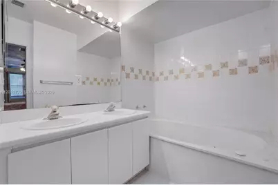 595 Racquet Club Rd #74-19, Weston, FL 33326 - Photo 12