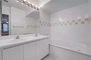 595 Racquet Club Rd, Weston, FL 33326 - Photo 12