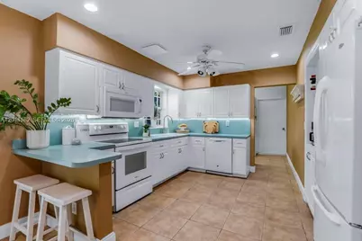 14011 SW 21st St, Davie, FL 33325 - Photo 12