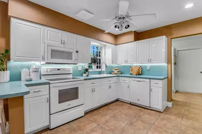 14011 SW 21st St, Davie, FL 33325 - Photo 14