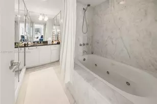 2555 Collins Ave, Miami Beach, FL 33140 - Photo 38