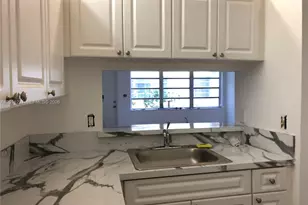 1027 Twin Lakes Dr, Coral Springs, FL 33071 - Photo 2