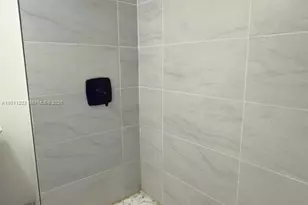 325 Lakeview Dr, Weston, FL 33326 - Photo 14