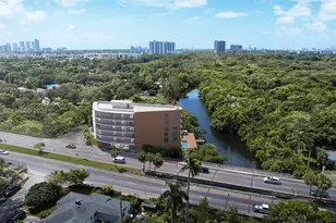 18550 NE 23rd Ct, Miami, FL 33180 - Photo 14