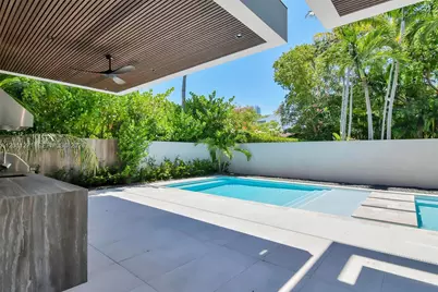 125 SW 29th Rd, Miami, FL 33129 - Photo 6