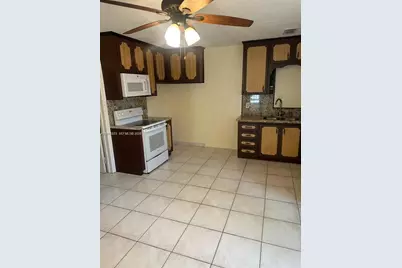 11108 Peachtree Dr #1, Miami, FL 33161 - Photo 6
