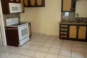 11108 Peachtree Dr, Miami, FL 33161 - Photo 6