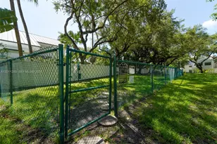 1981 S Oak Haven Cir, Miami, FL 33179 - Photo 36