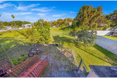193 NW 58th St, Miami, FL 33127 - Photo 12