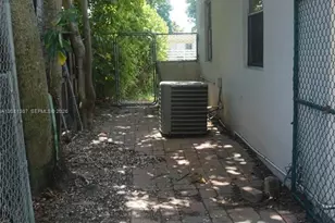 335 NW 187th St, Miami Gardens, FL 33169 - Photo 30