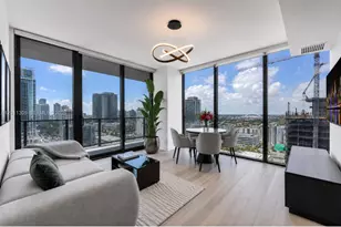 20 NE 11th St, Miami, FL 33132 - Photo 2
