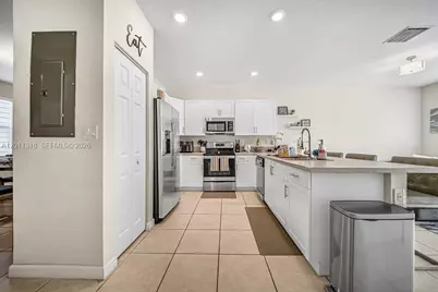 10657 W 32nd Ln, Hialeah, FL 33018 - Photo 10