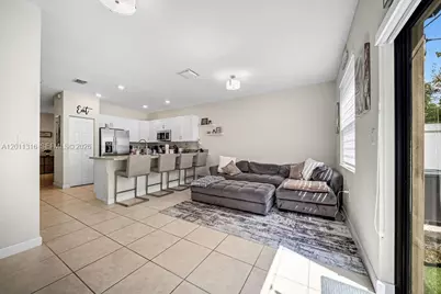 10657 W 32nd Ln, Hialeah, FL 33018 - Photo 18