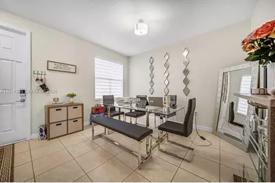 10657 W 32nd Ln, Hialeah, FL 33018 - Photo 4