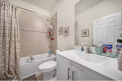 10657 W 32nd Ln, Hialeah, FL 33018 - Photo 22
