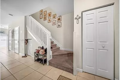 10657 W 32nd Ln, Hialeah, FL 33018 - Photo 6
