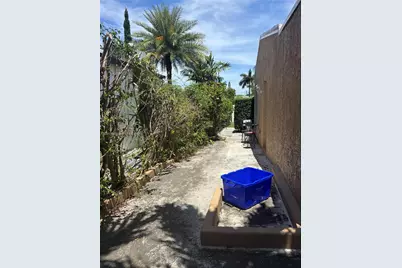 822 Avenida Hermosa, West Palm Beach, FL 33405 - Photo 14