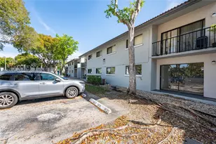 7095 NW 179th St, Hialeah, FL 33015 - Photo 4