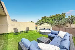 10375 Rue Vendome, Pembroke Pines, FL 33026 - Photo 34