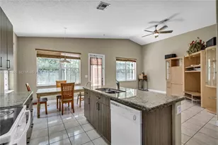 16332 SW 10th St, Pembroke Pines, FL 33027 - Photo 6