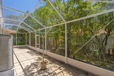 16332 SW 10th St, Pembroke Pines, FL 33027 - Photo 14