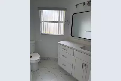 366 E Riverbend Dr, Sunrise, FL 33326 - Photo 4