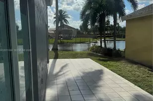 366 E Riverbend Dr, Sunrise, FL 33326 - Photo 1
