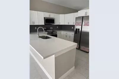 366 E Riverbend Dr, Sunrise, FL 33326 - Photo 2