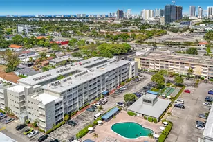 330 SE 2nd St, Hallandale Beach, FL 33009 - Photo 44