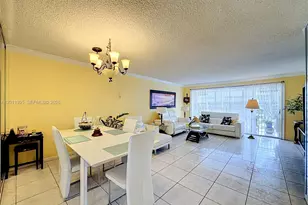 330 SE 2nd St, Hallandale Beach, FL 33009 - Photo 18