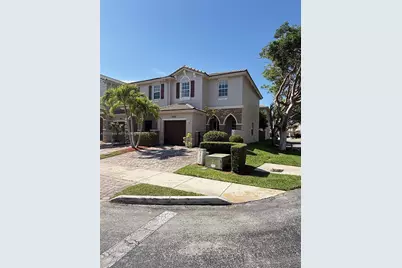 9261 SW 220th Ter, Cutler Bay, FL 33190 - Photo 2