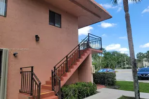 213 Lakeview Dr, Weston, FL 33326 - Photo 2