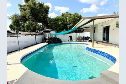 143 Valley Cir, Tampa, FL 33510 - Photo 4