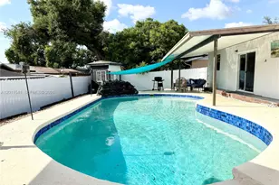 143 Valley Cir, Tampa, FL 33510 - Photo 4