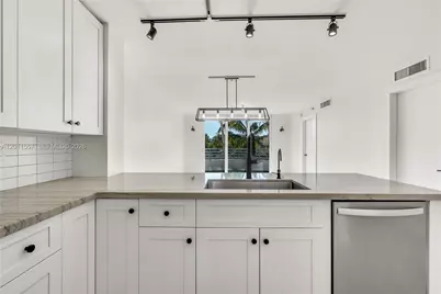 1401 Bay Rd #407, Miami Beach, FL 33139 - Photo 10