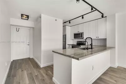 1401 Bay Rd #407, Miami Beach, FL 33139 - Photo 4