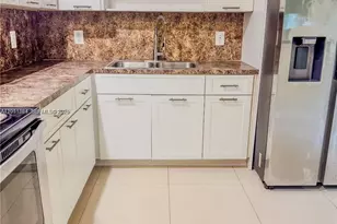 906 SW 74th Ave, North Lauderdale, FL 33068 - Photo 2