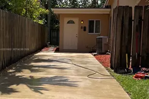 40 SE 8th St, Dania Beach, FL 33004 - Photo 2