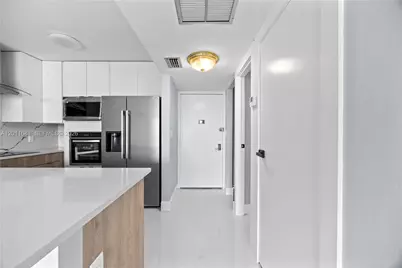 20335 W Country Club Dr #1905, Aventura, FL 33180 - Photo 4