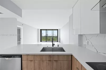 20335 W Country Club Dr #1905, Aventura, FL 33180 - Photo 2