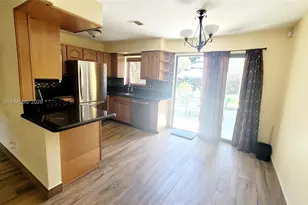 1124 NE 7th St, Hallandale Beach, FL 33009 - Photo 6
