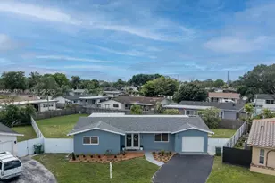 510 NW 97th Terrace, Pembroke Pines, FL 33024 - Photo 2