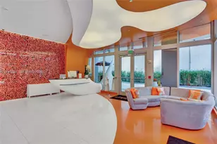 31 SE 6th St, Miami, FL 33131 - Photo 2