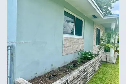 1328 Arthur St, Hollywood, FL 33019 - Photo 2