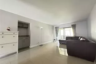 9370 SW 8th St, Boca Raton, FL 33428 - Photo 2