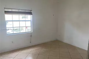 18330 NW 68th Ave, Hialeah, FL 33015 - Photo 14