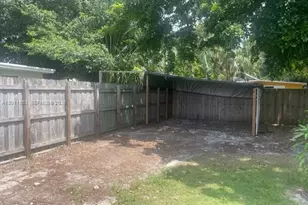 1041 NE 35th St, Oakland Park, FL 33334 - Photo 14