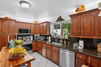 3024 SW 98th Ct, Miami, FL 33165 - Photo 16