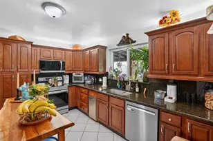 3024 SW 98th Ct, Miami, FL 33165 - Photo 16
